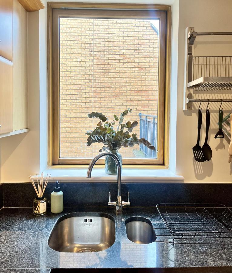 Spacious Mews Apartment, Clapham London Eksteriør billede
